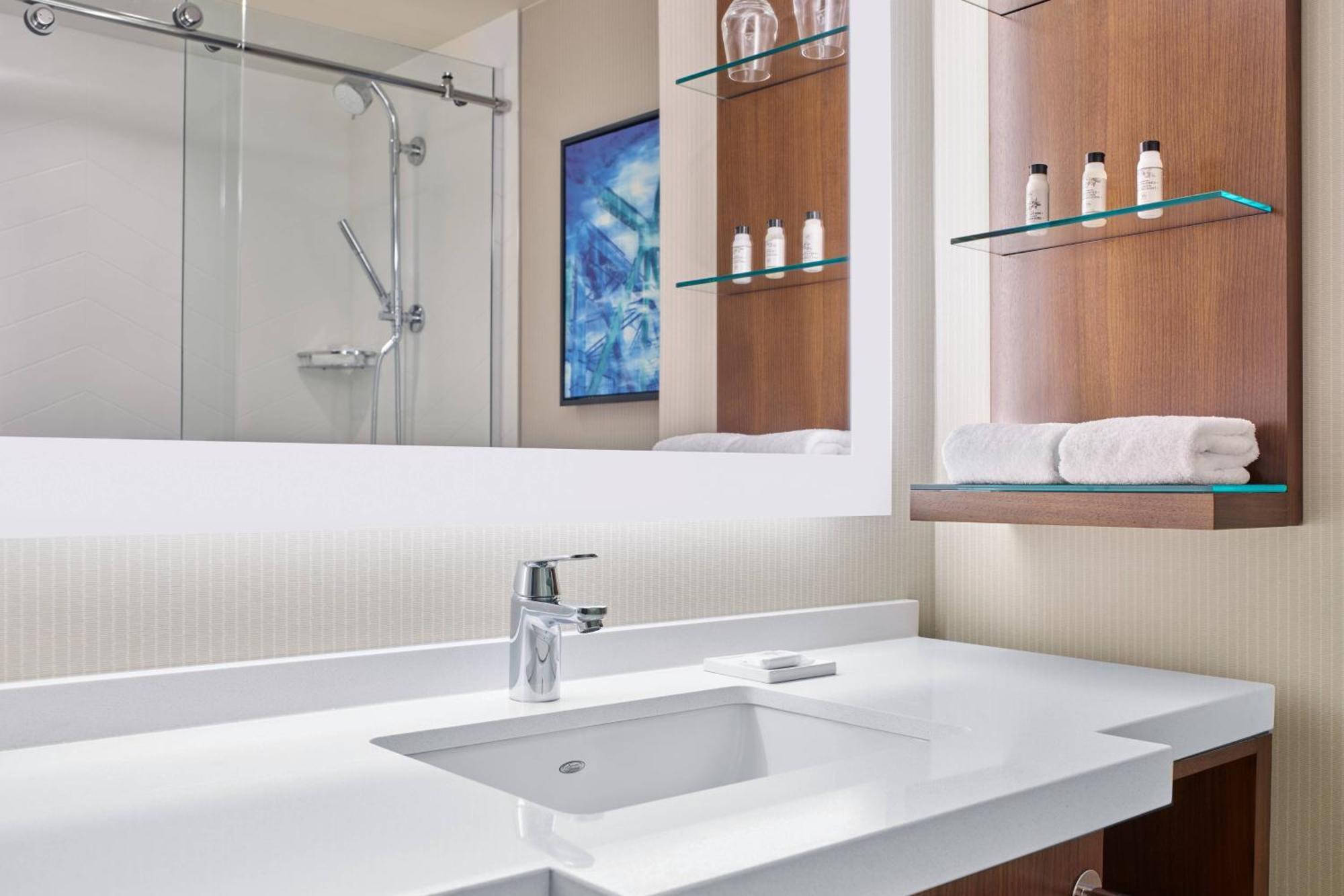 Delta By Marriott Downtown Hotel 4*