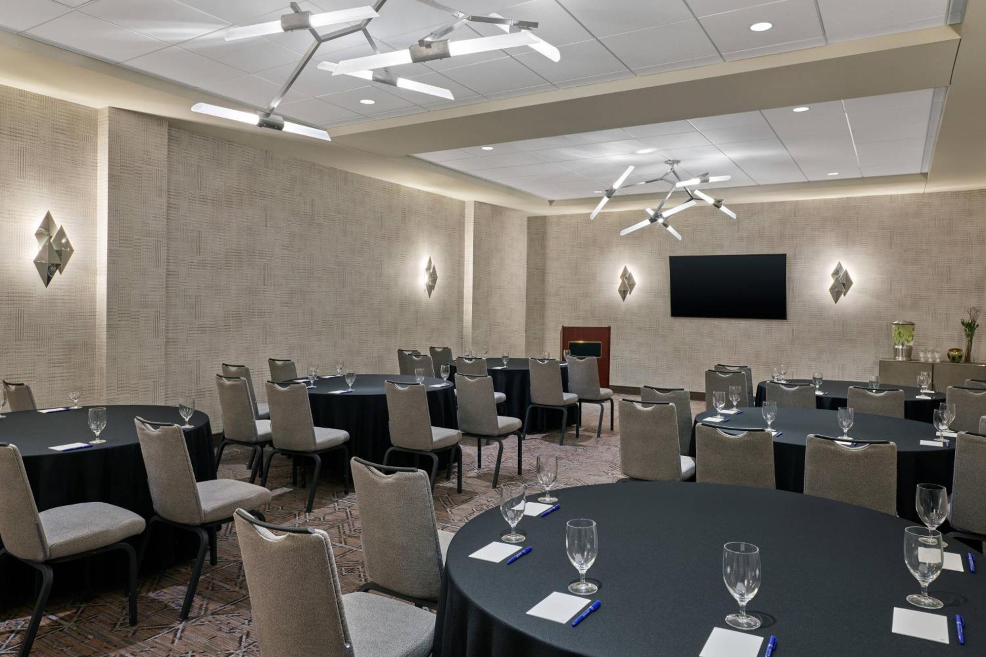 Hotel Delta By Marriott Downtown 4*