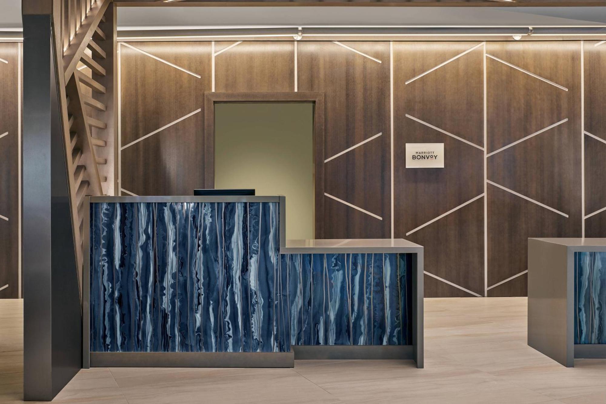 Delta By Marriott Downtown 4*